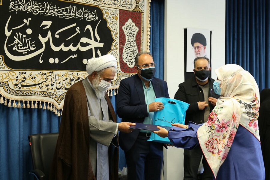تجلیل از برگزیدگان پویش مردمی «مروارید نهان» در قزوین تجلیل از برگزیدگان پویش مردمی «مروارید نهان» در قزوین