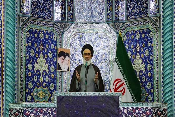 پوشش عده&zwnj;ای از جوانان مناسب جایگاه معنوی قم نیست/