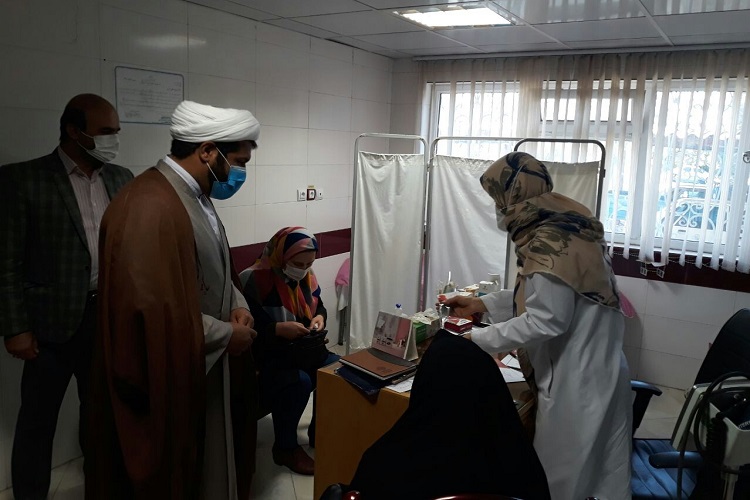 عکس | تجلیل مسئولان اوقاف از کادر درمان بیمارستان ارتش زنجان