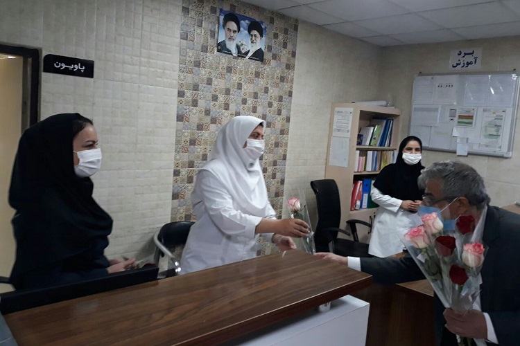 عکس | تجلیل مسئولان اوقاف از کادر درمان بیمارستان ارتش زنجان