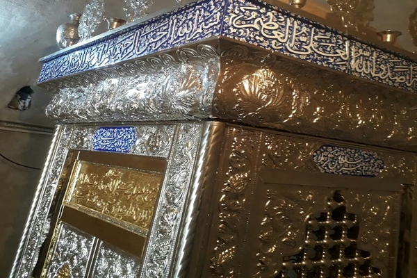 ضریح جدید امامزادگان بابای بزرگ و کال&zwnj;نازار دلفان نصب شد