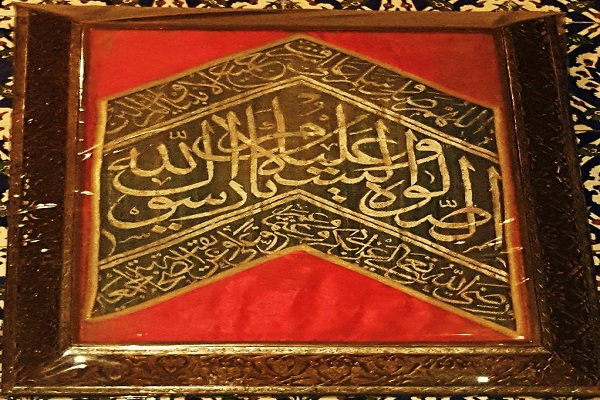 نگهداری پارچه متبرک به مزار شریف پیامبر(ص) در موزه مصریها نگهداری پارچه متبرک به مزار شریف پیامبر(ص) در موزه مصریها