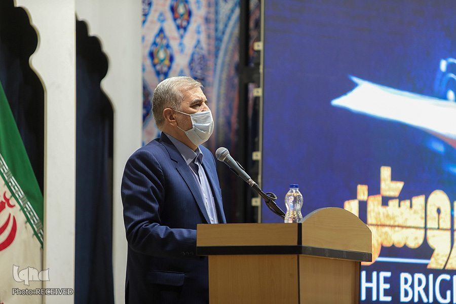 اتصال معنابخش به عظمتی بی&zwnj;یایان مانع انحراف می&zwnj;شود