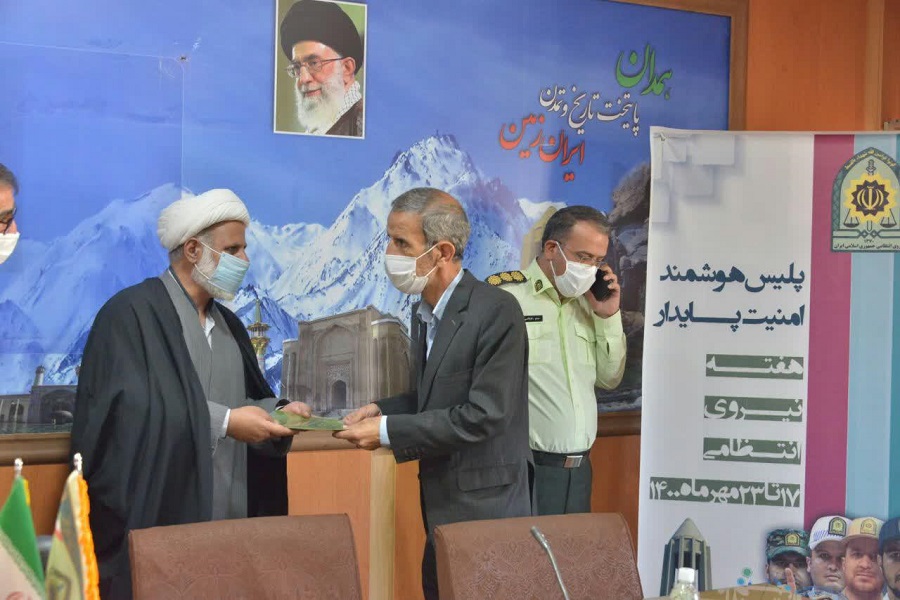 تجلیل فرمانده نیروی انتظامی همدان از خبرنگار ایکنا