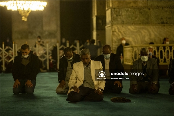 برگزاری مراسم بزرگداشت ولادت رسول اکرم (ص) در مساجد استانبول + عکس