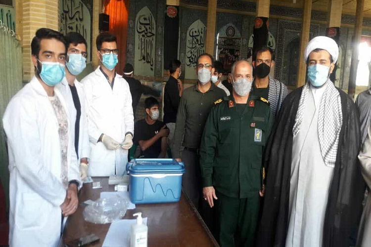 حضور دانشجویان ملایری در مسجد جامع و کمک به روند واکسیناسیون