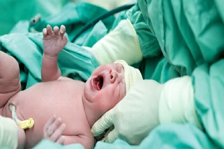 نجات مادر کرونایی و دوقلوها با تلاش مدافعان سلامت
