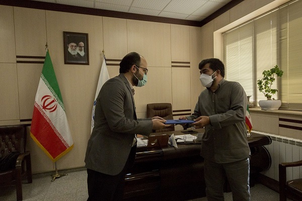 اشکها و لبخندهای جبهه / عهدنامهای شامل آیهای از قرآن که با خون 7 رزمنده امضا شد اشکها و لبخندهای جبهه / عهدنامهای شامل آیهای از قرآن که با خون 7 رزمنده امضا شد