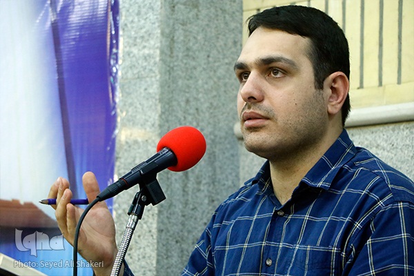 در ماشین نشستن و قرآن گوش دادن بار آموزشی ندارد