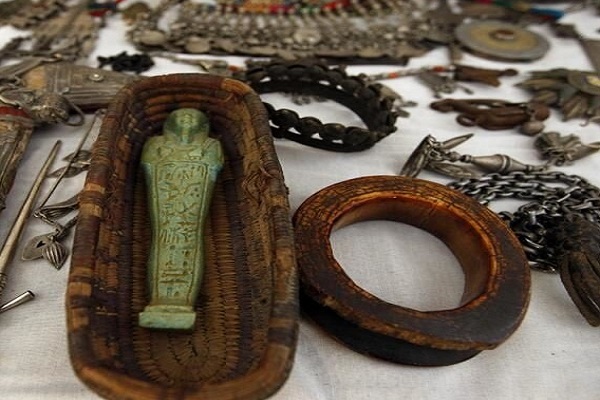 کشف اشیای سه هزار ساله  انبار دارو زاهدان
