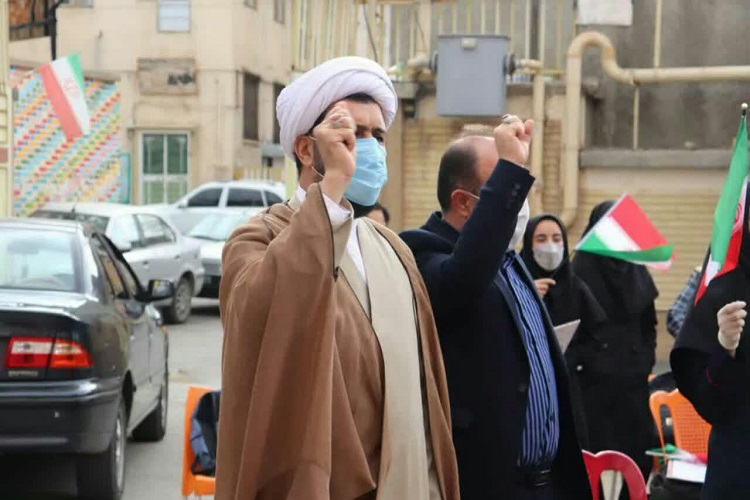 آیین نواختن زنگ استکبار ستیزی در مدرسه ملایر + عکس