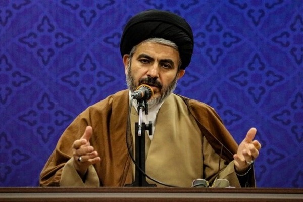 جوانان انقلابی مدیریت فضای مجازی را به دست بگیرند