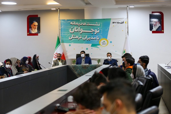 نشست معاون فرهنگی شهردار اصفهان با نوجوانان نشست معاون فرهنگی شهردار اصفهان با نوجوانان