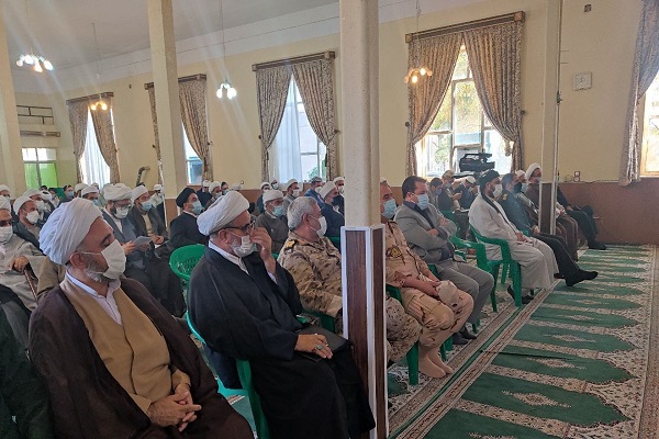 وحدت شیعه و سنی در ایران دشمنان را به زانو درآورده است