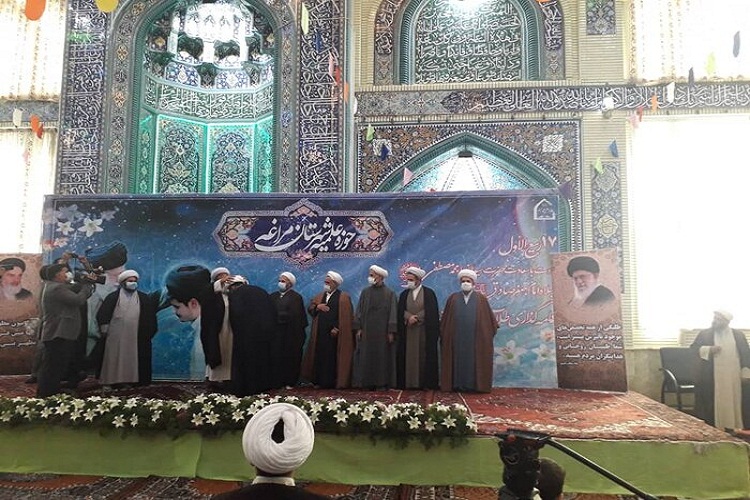 ۱۴ نفر از طلاب حوزه علمیه مراغه به لباس روحانیت ملبس شدند
