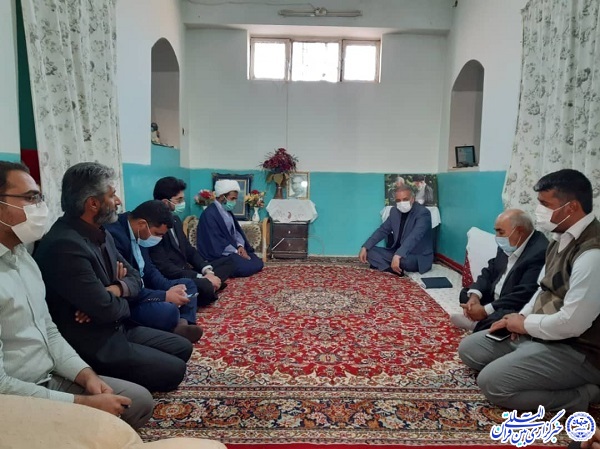 دیدار مدیرکل آموزش و پرورش خراسان جنوبی با خانواده شهید 