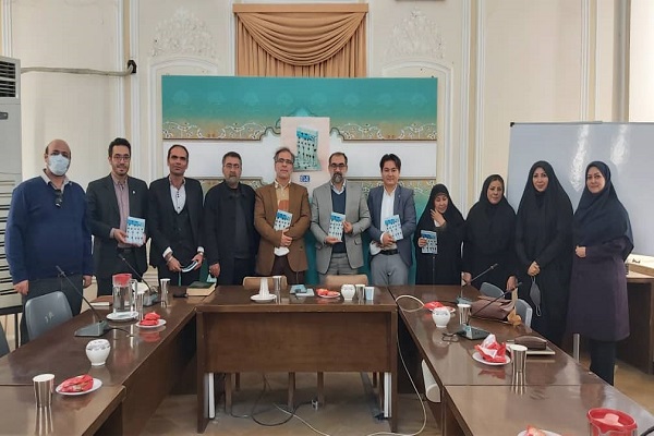 نشست مدیر مرکز آفرینشهای ادبی حوزه هنری با فعالان ادبیات اصفهان نشست مدیر مرکز آفرینشهای ادبی حوزه هنری با فعالان ادبیات اصفهان