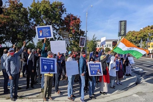 تظاهرات آمریکایی‌ها علیه نقش فیسبوک در گسترش اسلام‌هراسی در هند
