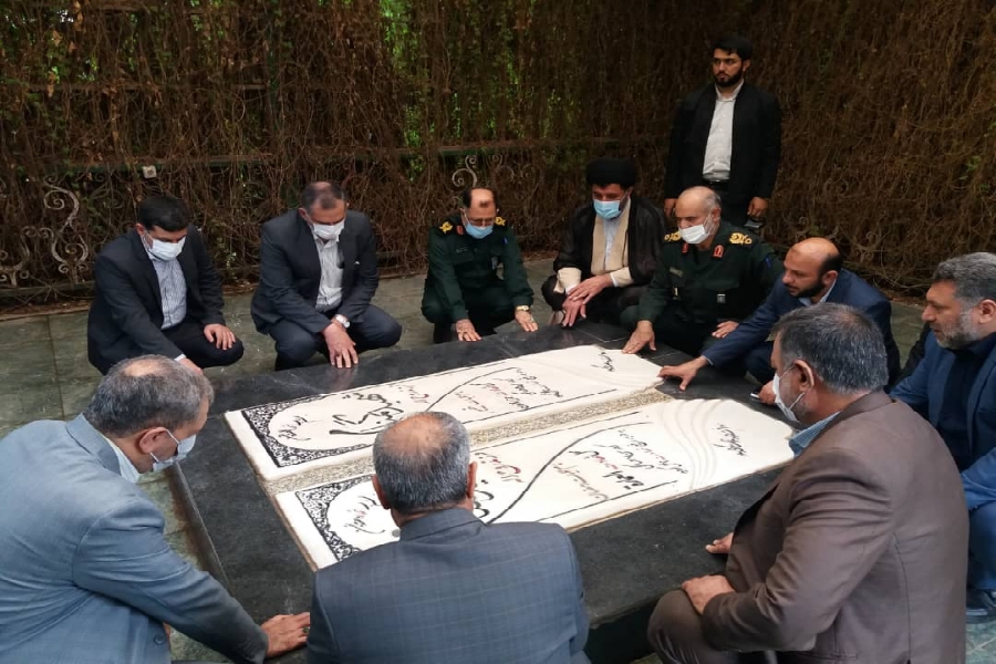 اعضای شورای اسلامی کلانشهر اهواز با حضور در یادمان شهدای دوران دفاع مقدس قرارگاه کربلا جنوب غرب کشور (پایگاه منتظران شهادت)به مقام شامخ شهدا ادای احترام کردند.*