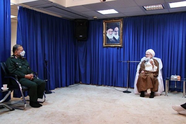 آیت&zwnj;الله نوری همدانی مرجع تقلید شیعیان  غلامرضا سلیمانی رئیس سازمان بسیج مستضعفین