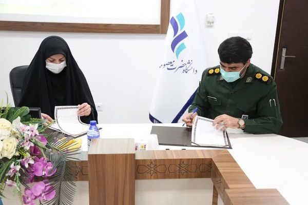 نسرین صادق زاده سرپرست دانشگاه حضرت معصومه (س) محمود داود آبادی مسئول سازمان بسیج سازندگی استان قم
