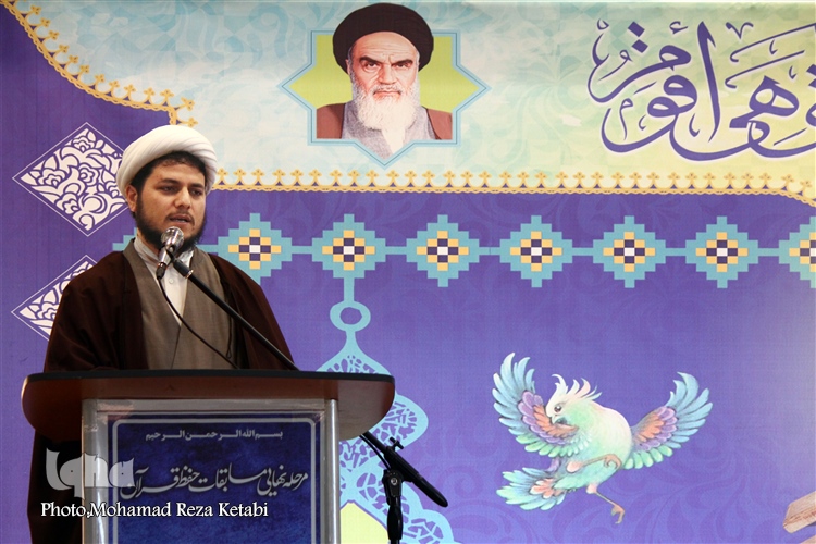حجت&zwnj;الاسلام مرتضی منصوری سپهر مدیر مدرسه قرآنی امام حسین(ع)