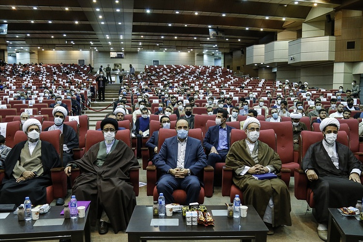 ملبس شدن ۳۶ طلبه در آذربایجان شرقی به لباس روحانیت+ عکس