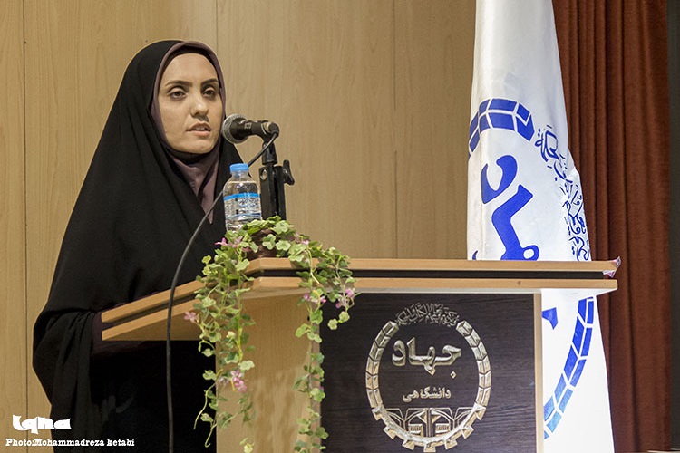 فاطمه عزیزی&zwnj;هرمز معاون امور فرهنگی جهاددانشگاهی استان همدان