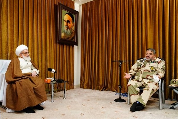 آیت&zwnj;الله نوری همدانی مرجع تقلید شیعیان سردار جلالی رییس سازمان پدافند یر عامل
