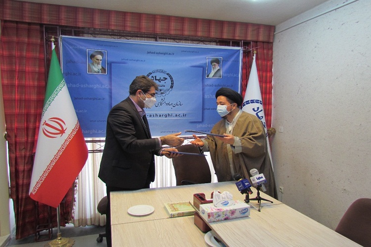 امضای تفاهم&zwnj;نامه همکاری بین جهاددانشگاهی و مرکز خدمات حوزه علمیه آذربایجان&zwnj;شرقی