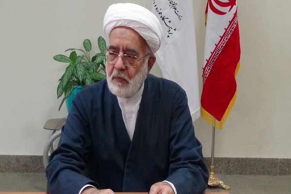 حجت&zwnj;الاسلام علی&zwnj;محمد حکیمیان رئیس پژوهشگاه حوزه و دانشگاه