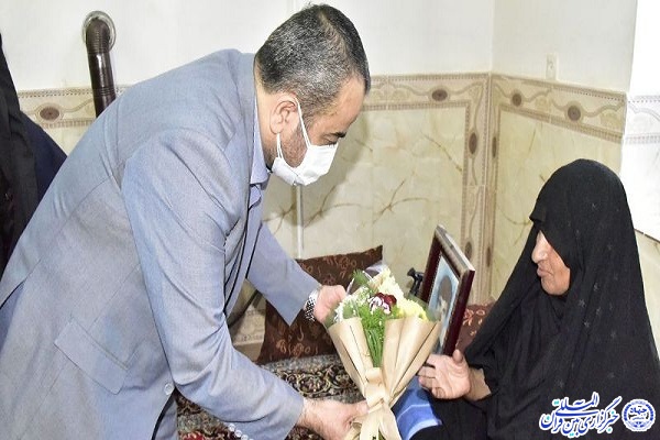 دیدار استاندار خراسان جنوبی با خانواده شهدا 