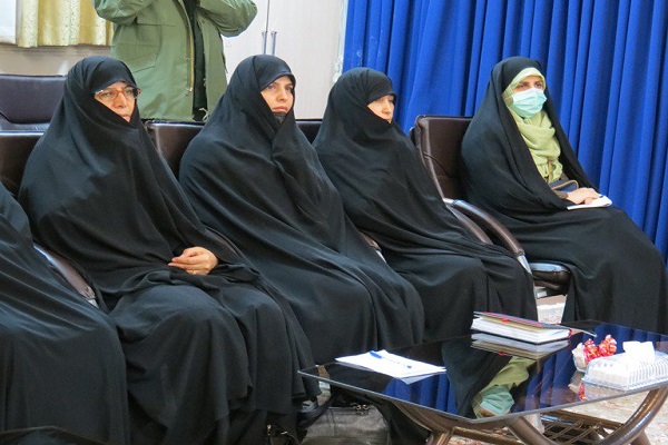نشست هم اندیشی «زن و تفکر بسیجی در نگاه امام خمینی (ره)» نشست هم اندیشی «زن و تفکر بسیجی در نگاه امام خمینی (ره)»
