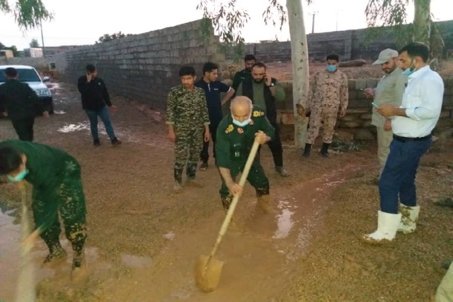 کمکهای قرارگاه کربلا به سیل زدگان شوشتر کمکهای قرارگاه کربلا به سیل زدگان شوشتر