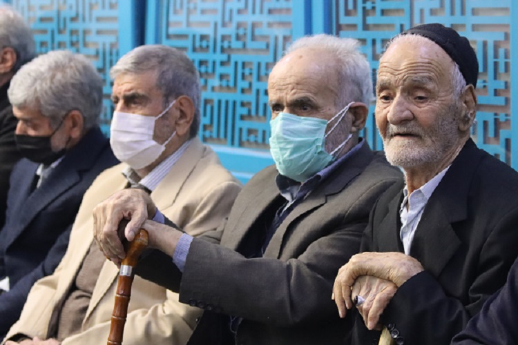 رونمایی از کتاب یادنامه شهدا و تجلیل از پدران و مادران شهدا
