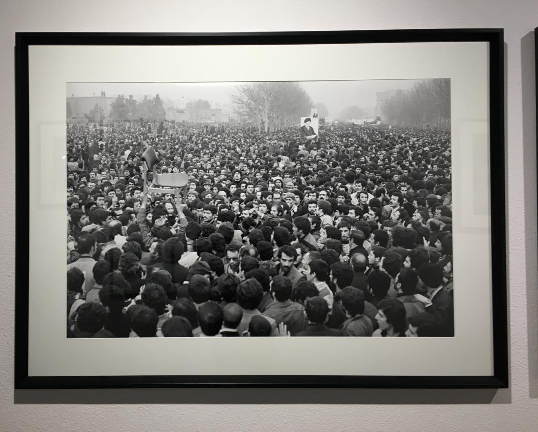 نمایشگاهی که دنیای ادبی «مهدی سحابی» را به دنیای تجسمی او متصل کرد / عکس‌هایی خاص از دوران انقلاب