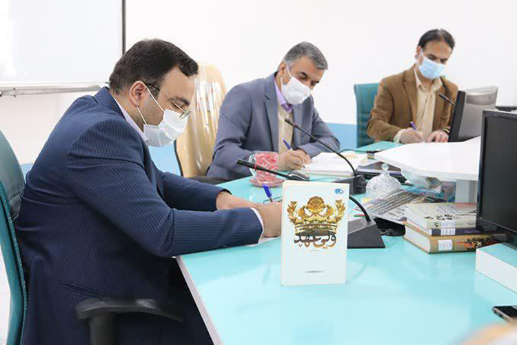 نقد و بررسی کتاب &laquo;ولی&zwnj;عهد&raquo; در یزد 