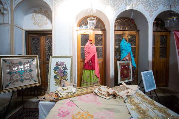 نمایشگاه سفیران نصف جهان