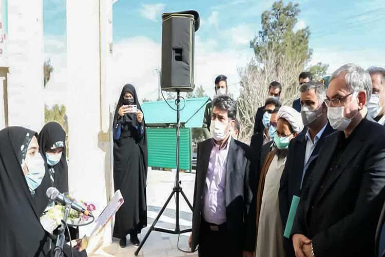 وزیر بهداشت وارد شهرستان خاتم شد