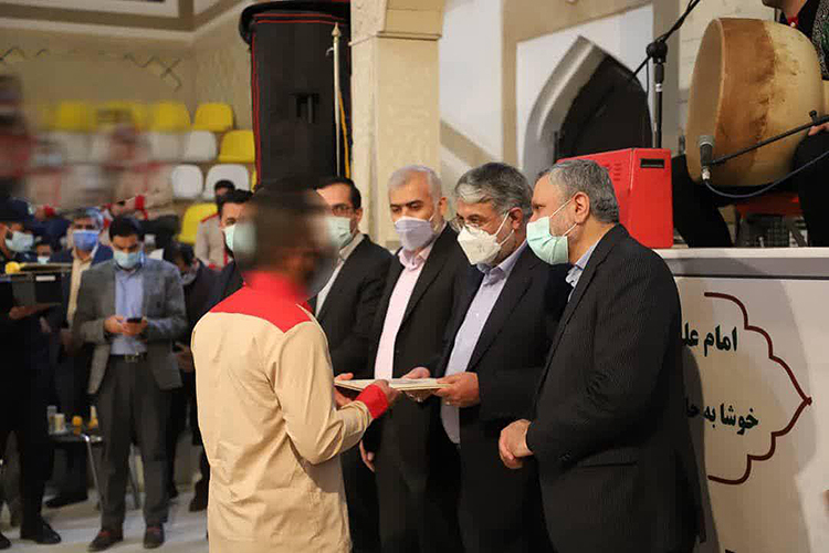 100 زندانی و محکوم مالی نیازمند از زندان یزد آزاد شدند