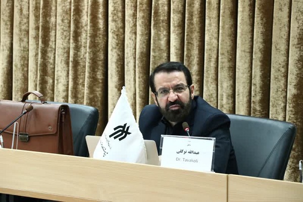 تعبدالله توکلی دانشیار مدیریت از پژوهشگاه حوزه و دانشگاه 