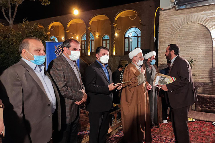 تجلیل از برگزیدگان مسابقات قرآن کریم در یزد