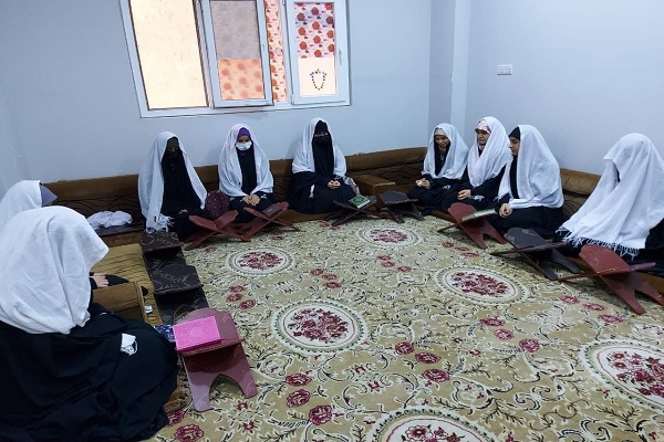  دوره‌های آموزش قرآن هفتگی برای دختران دانشجوی عراقی