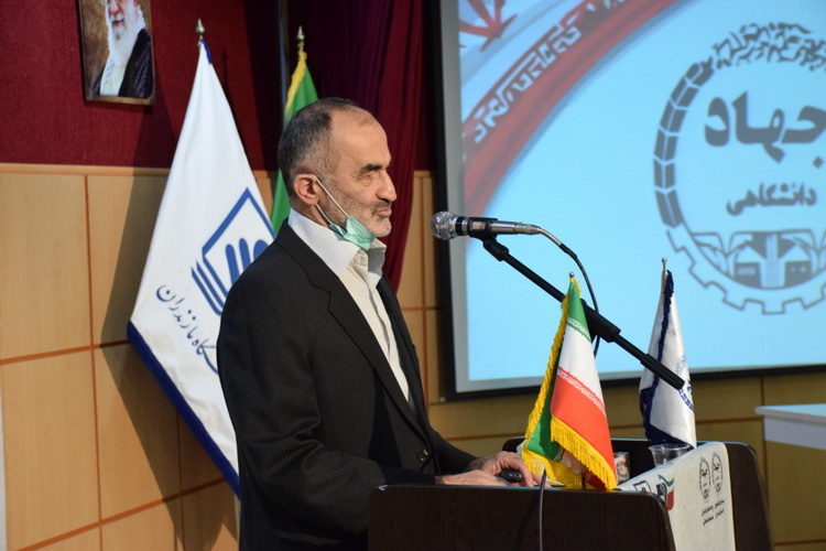علی اکبر ایزدی فرد معاون فرهنگی اجتماعی و دانشجویی دانشگاه مازندران