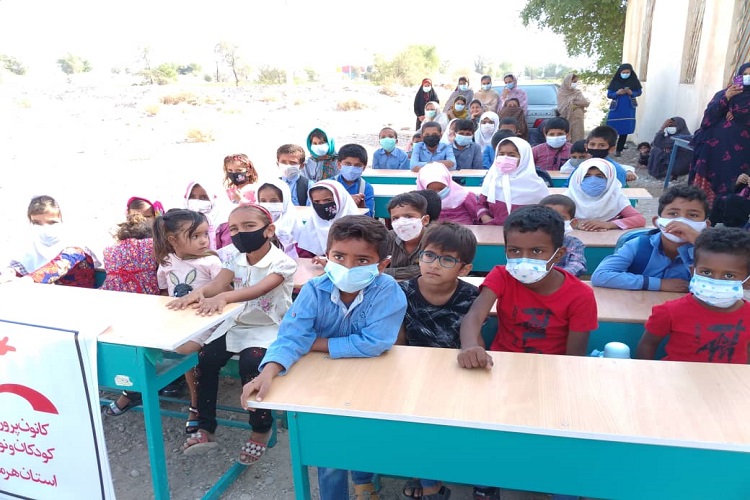 خدمت‌رسانی پیک امید هرمزگان به ۱۱ روستای زلزله‌زده فین
