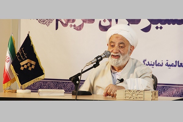 حجت&zwnj;الاسلام والمسلمین محسن قرائتی، رئیس ستاد اقامه نماز کشور 