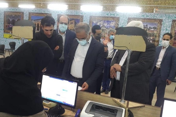 بازدید مدیرکل آموزش و پرورش فارس از ستاد اسکان مدارس شیراز