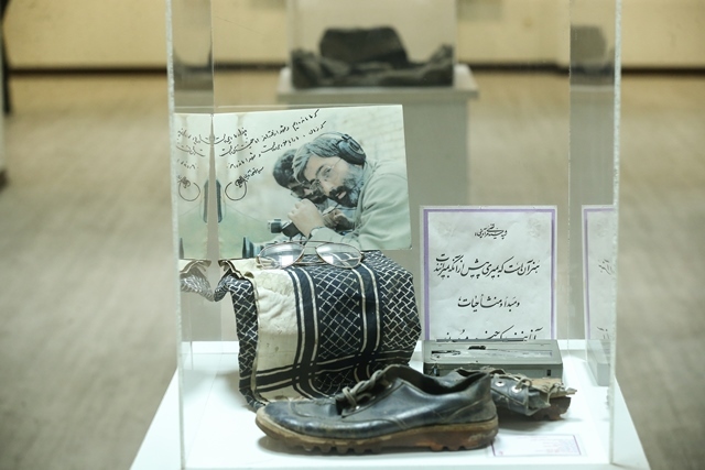 اورکت نظامی شهید مرتضی آوینی برای نخستین بار در موزه مرکزی شهدا به نمایش درآمد