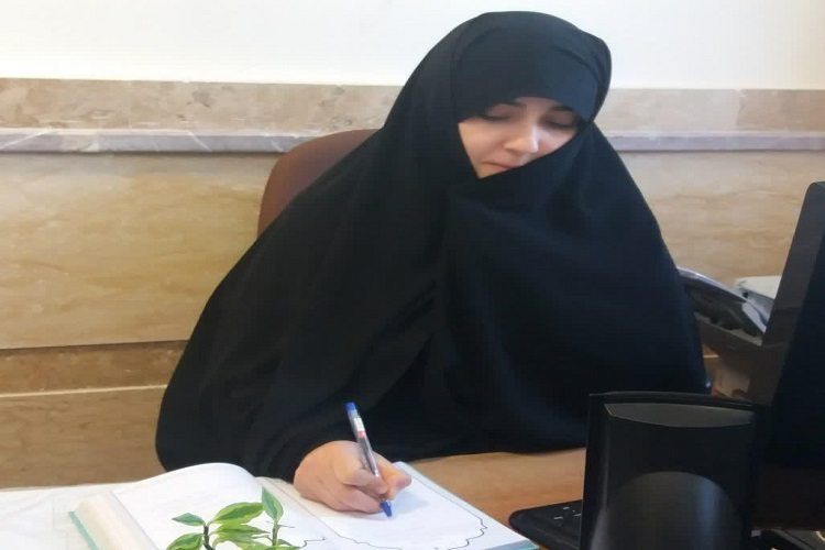 راضیه عظیمی&zwnj;فر، معاون آموزشی مدیریت حوزه علمیه خواهران همدان