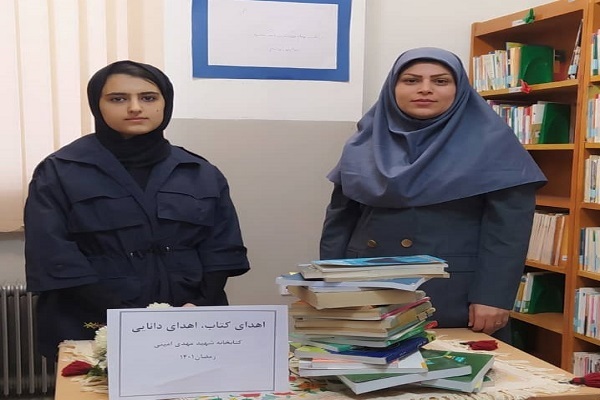 الهام خدایی مسئول کتابخانه شهید مهدی امینی ارومیه 